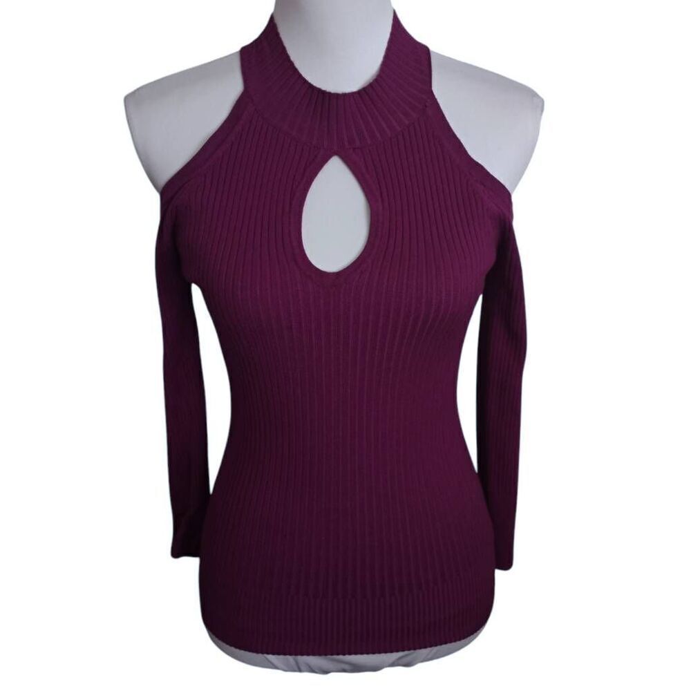 G BY GUESS PURPLE/MAGENTA KEY HOLE COLD SHOULDER SWEATER SZ.S EUC.